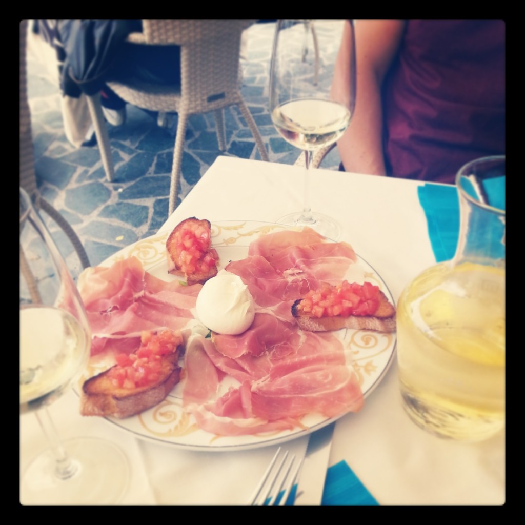 Bruscetta and wine