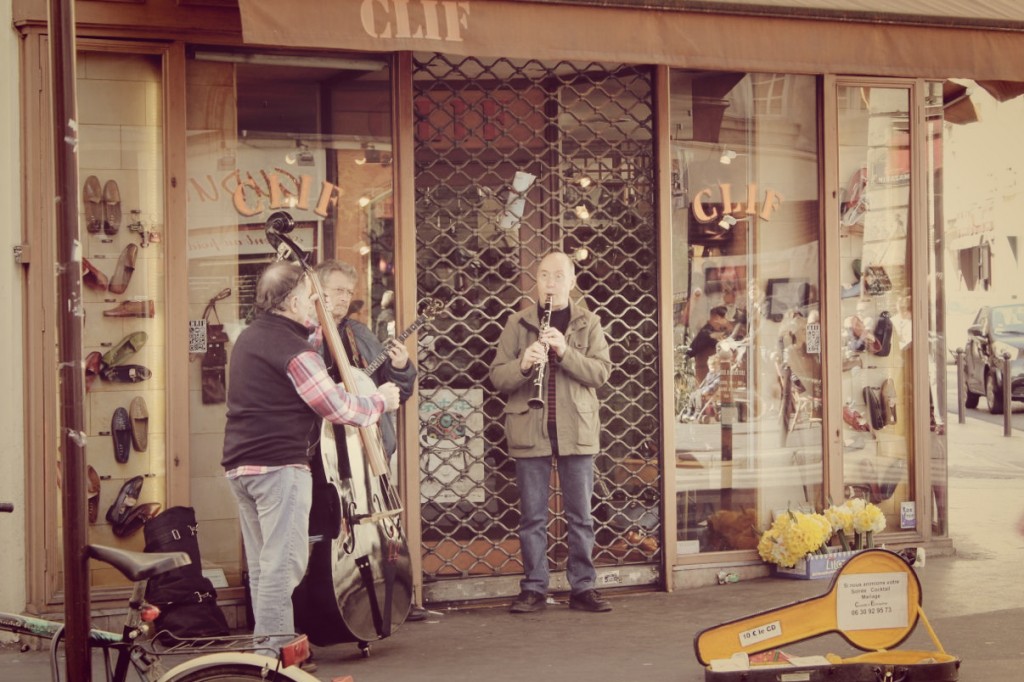 a sunday in paris hollygoeslightly buskers