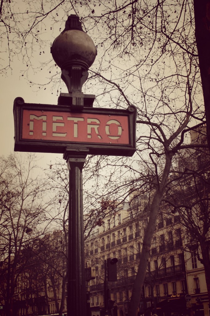 a sunday in paris hollygoeslightly metro