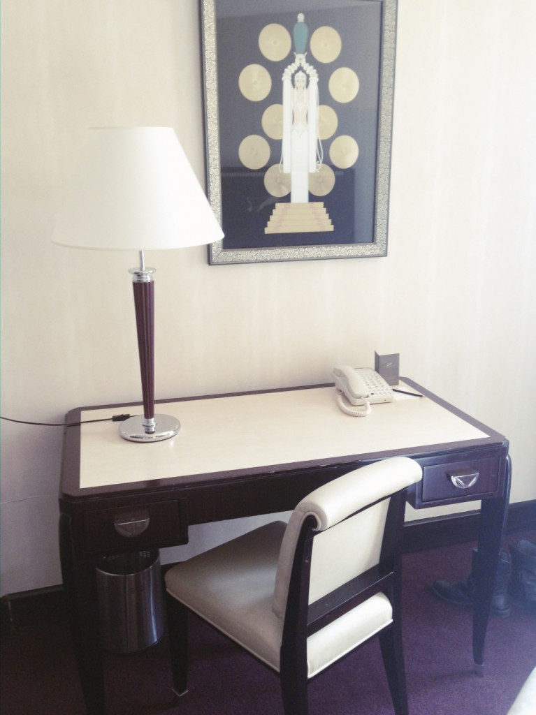 hollygoeslightly hotel du collectionneur bedroom desk