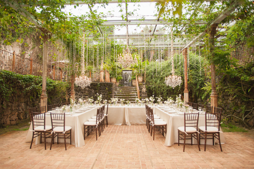 27 Questions to ask a Wedding Venue on a show-round
