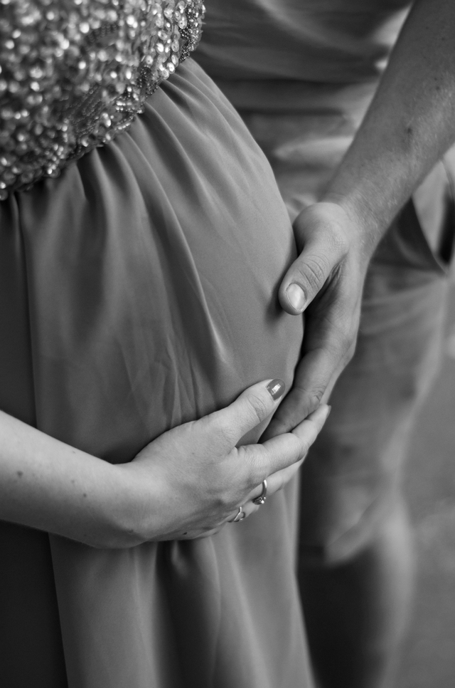 maternity photoshoot hands on bump hollygoeslightly