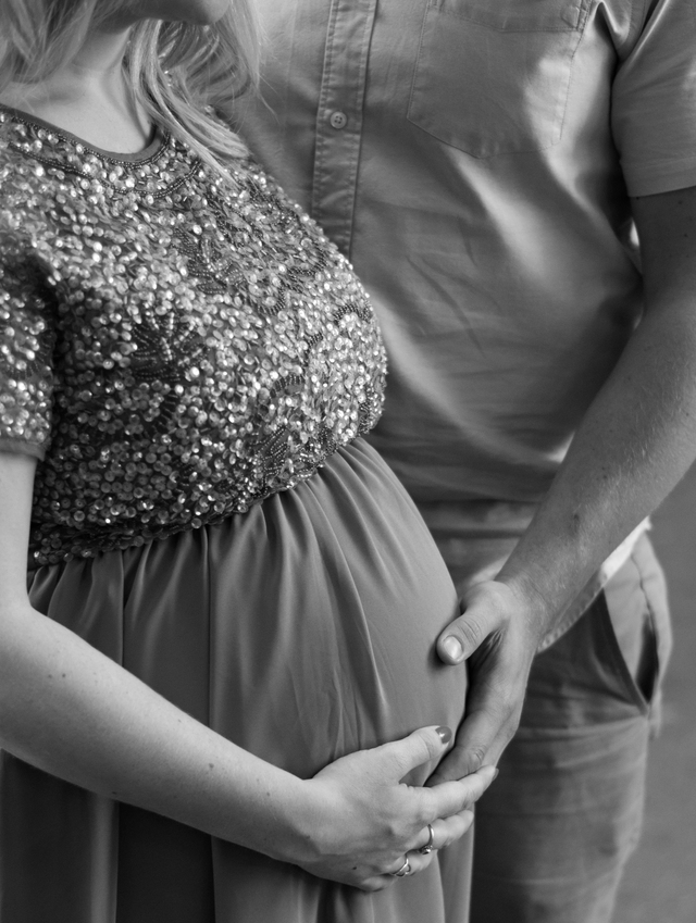maternity photoshoot holding bump hollygoeslightly