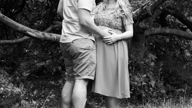 maternity photoshoot holding bump park hollygoeslightly