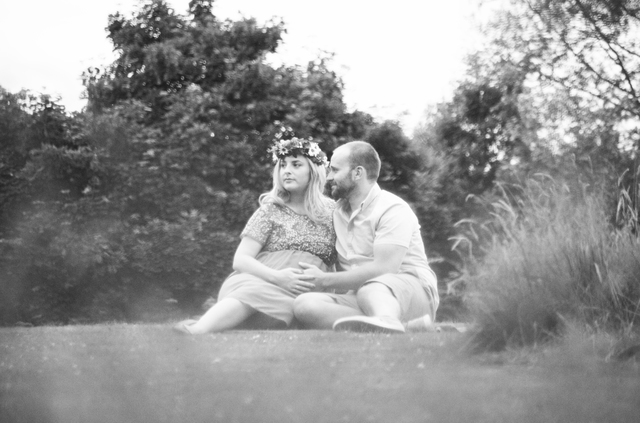 maternity photoshoot sat on grass hollygoeslightly