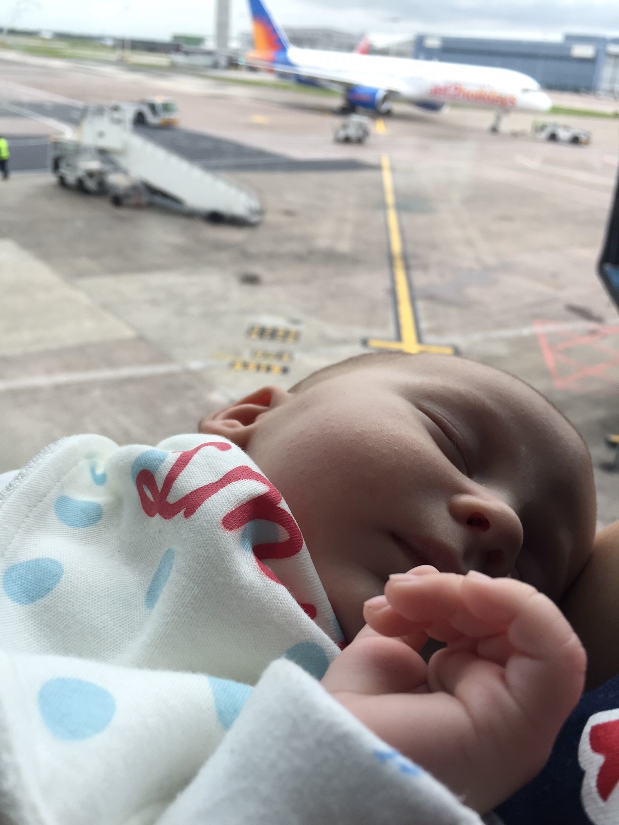 5 tips for flying with a baby hollygoeslightly