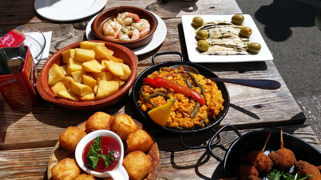 tapas in chorlton on a sunny day food hollygoeslightly