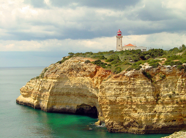 5 things to do in the algarve on your next family trip cove hollygoeslightly