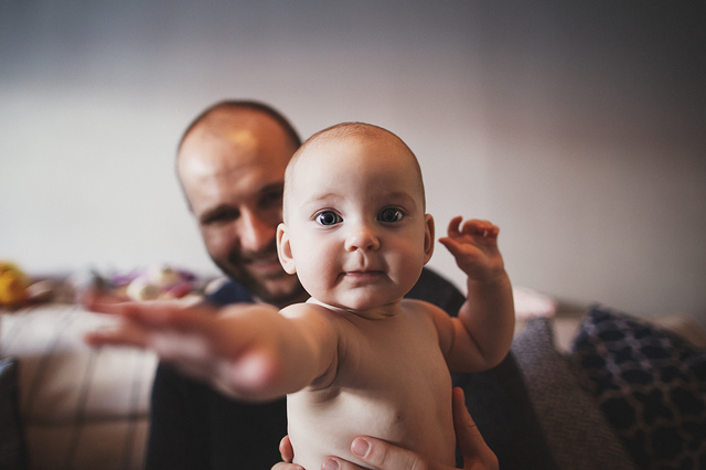 a family lifestyle photoshoot baby pointing at camera hollygoeslightly