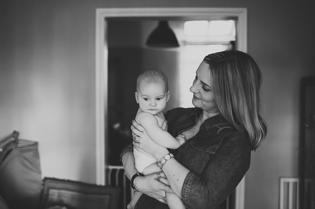 a family lifestyle photoshoot mum holding baby and smiling hollygoeslightly
