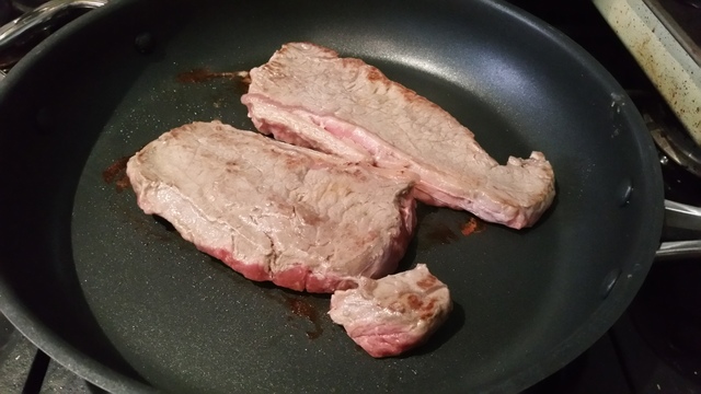 how to cook the perfect steak sealed in pan hollygoeslightly