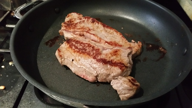 how to cook the perfect steak searing in pan hollygoeslightly