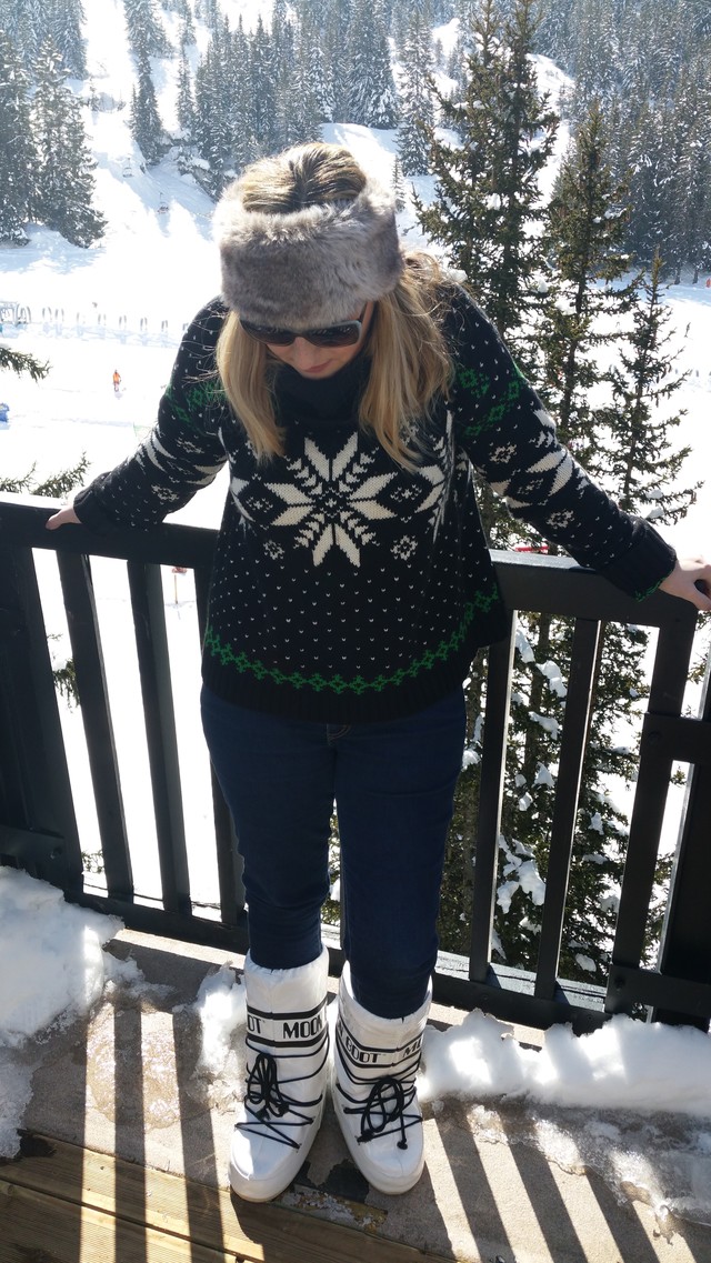 skiing in flaine part 3 ternimal neige terrace pose hollygoeslightly