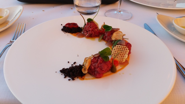 where to eat in tuscany castelfalfi la rocca beef tartare hollygoeslightly