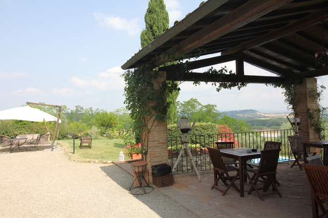 wine tasting in tuscany fattoria fibbiano hollygoeslightly