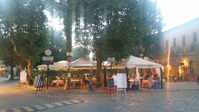 eating out in volterra evening square hollygoeslightly