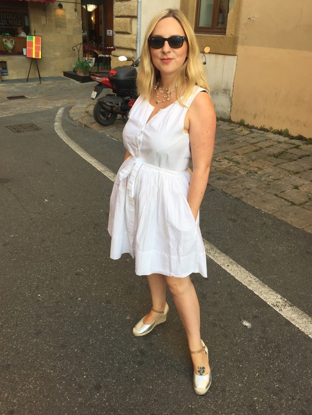 eating out in volterra gap white dress hollygoeslightly