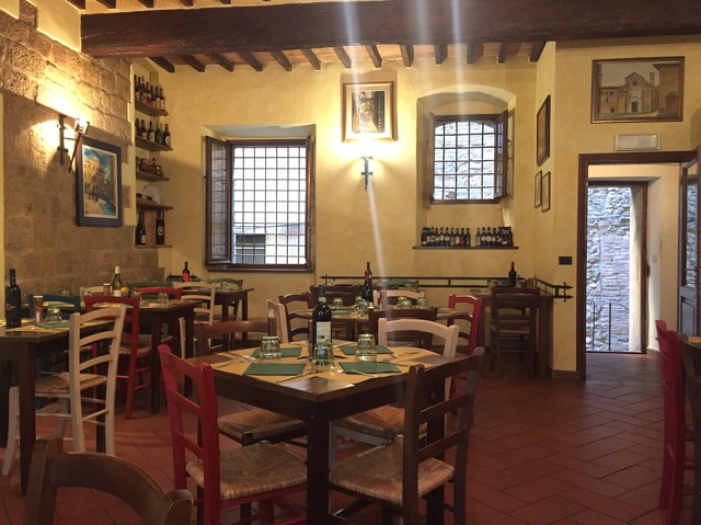 eating out in volterra il poggio restaurant hollygoeslightly
