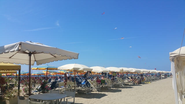 lunch in viareggio hollygoeslightly sun loungers