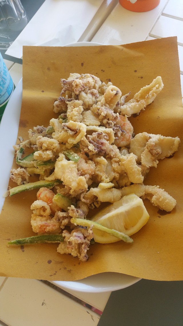 lunch in viareggio hollygoeslightly calamari