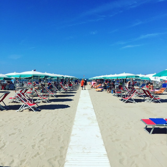 lunch in viareggio hollygoeslightly beach walkway