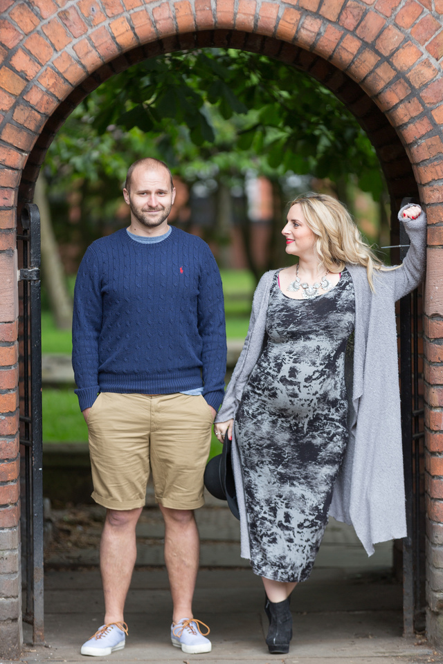 maternity photoshoot in the woods woman lookijng at man hollygoeslightly