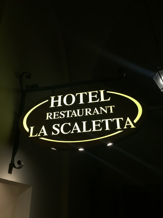 romantic evening in florence hotel la scaletta sign hollygoeslightly