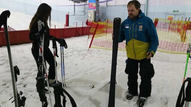 beginners intensive ski lesson chillfactore manchester instructor hollygoeslightly