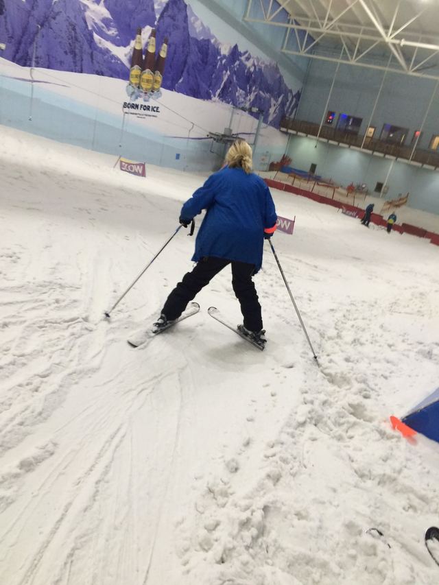 beginners intensive ski lesson chillfactore manchester skiing slopes hollygoeslightly