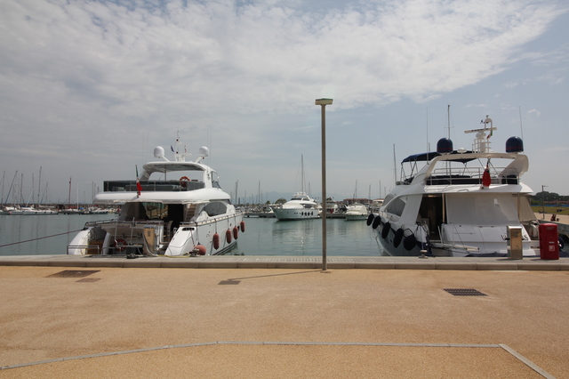 marina di pisa yachts hollygoeslightly