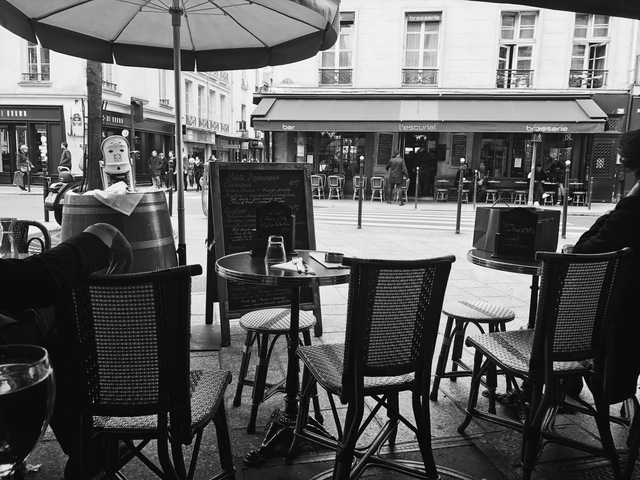 paris in black and white cafe society