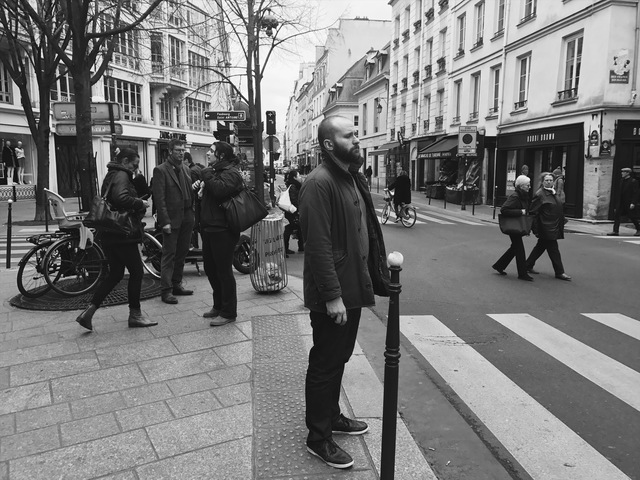 paris in black and white marais