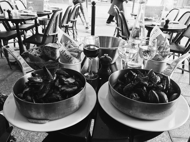 paris in black and white moules marinieres