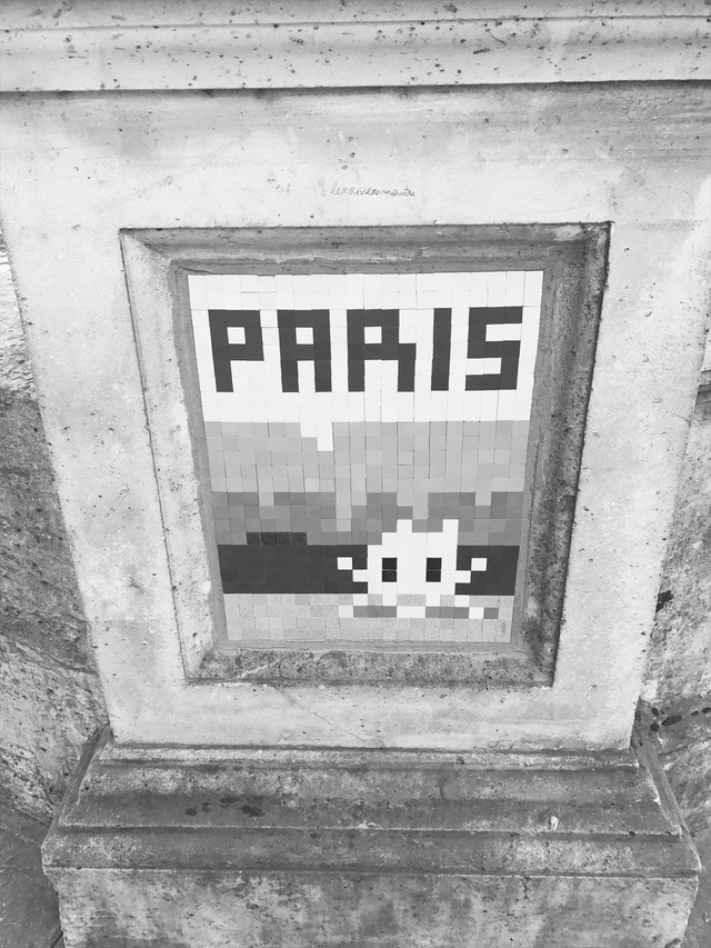 paris in black and white street art