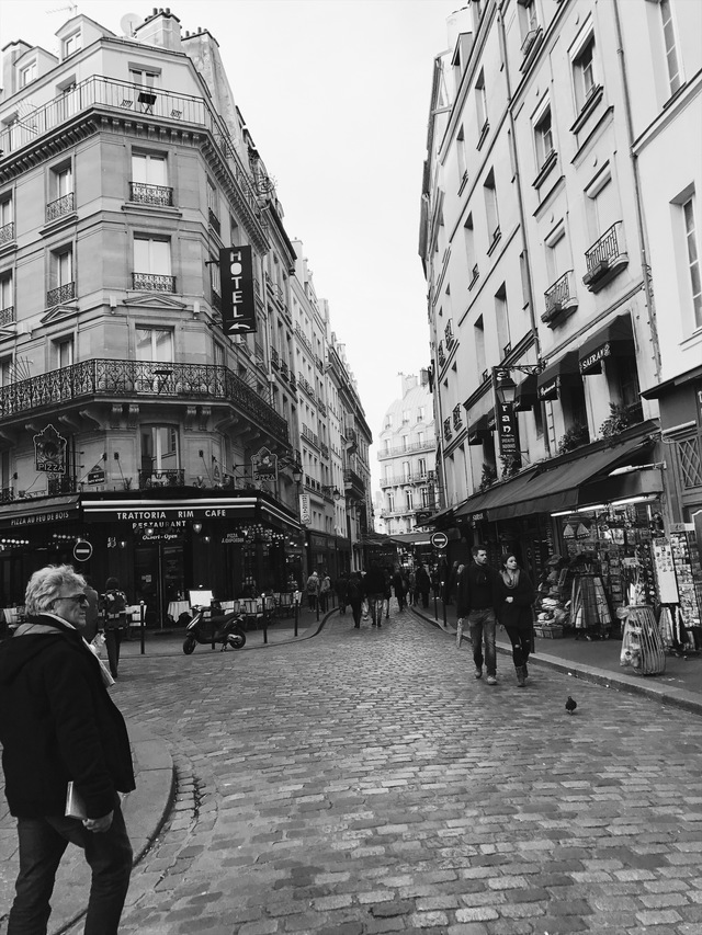 paris in black and white streets