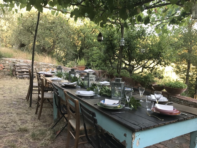 dinner party florence eatwith table set-up