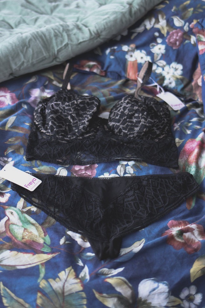 buying lingerie for your other half hollygoeslightly 8