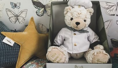 harrods annual bear 2018 hollygoeslightly