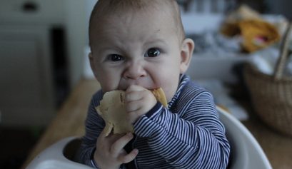 how to start baby led weaning hollygoeslightly