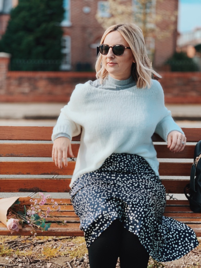 rediscovering my style blogger park bench hollygoeslightly