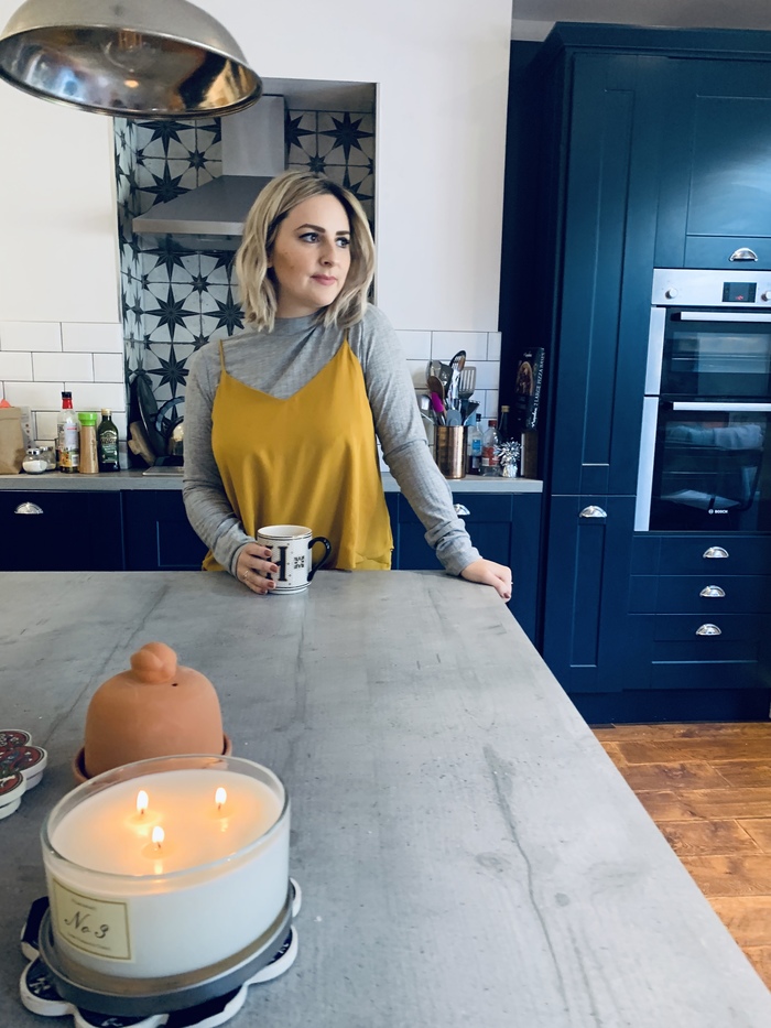 rediscovering my style blogger ochre top kitchen hollygoeslightly