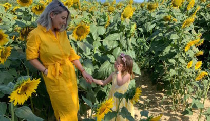 mum and daughter matching dresses boden sunflower fields title