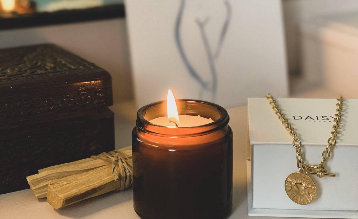 5 ways to feel like a goddess dressing table hollygoeslightly