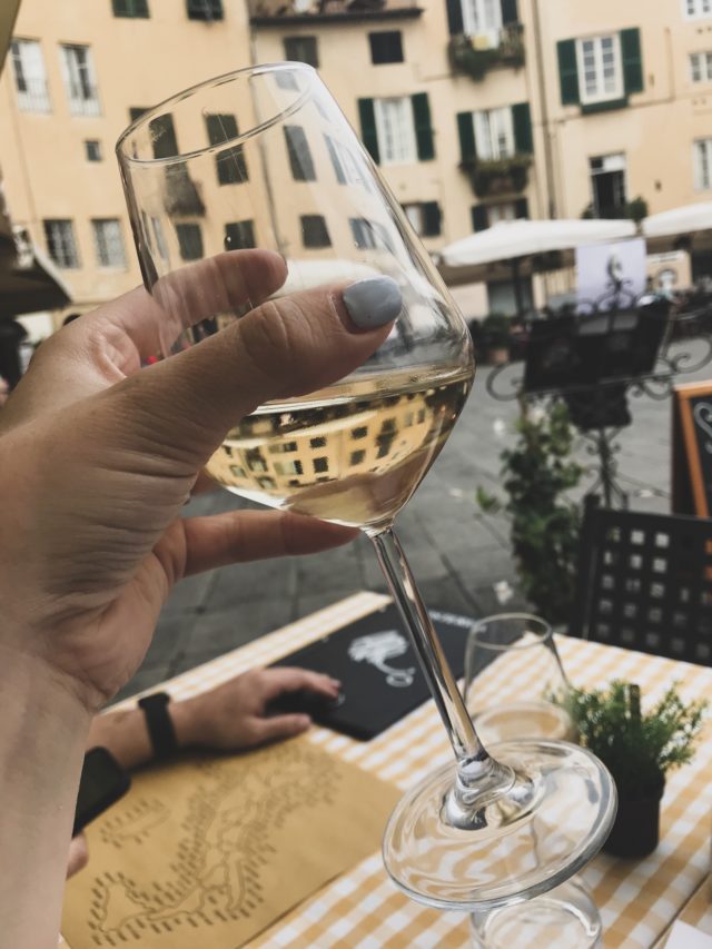 top 5 places to visit in tuscany lucca piazza hollygoeslightly
