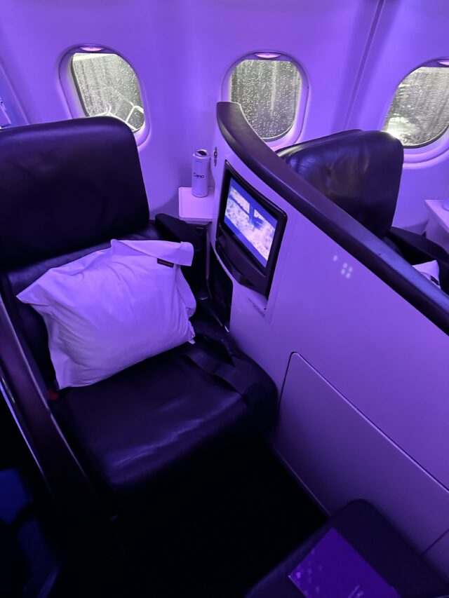 virgin atlantic upper class review flourish with holly boeing 787 seat
